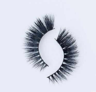 Faux lashes designed to mimic eyelash extensions