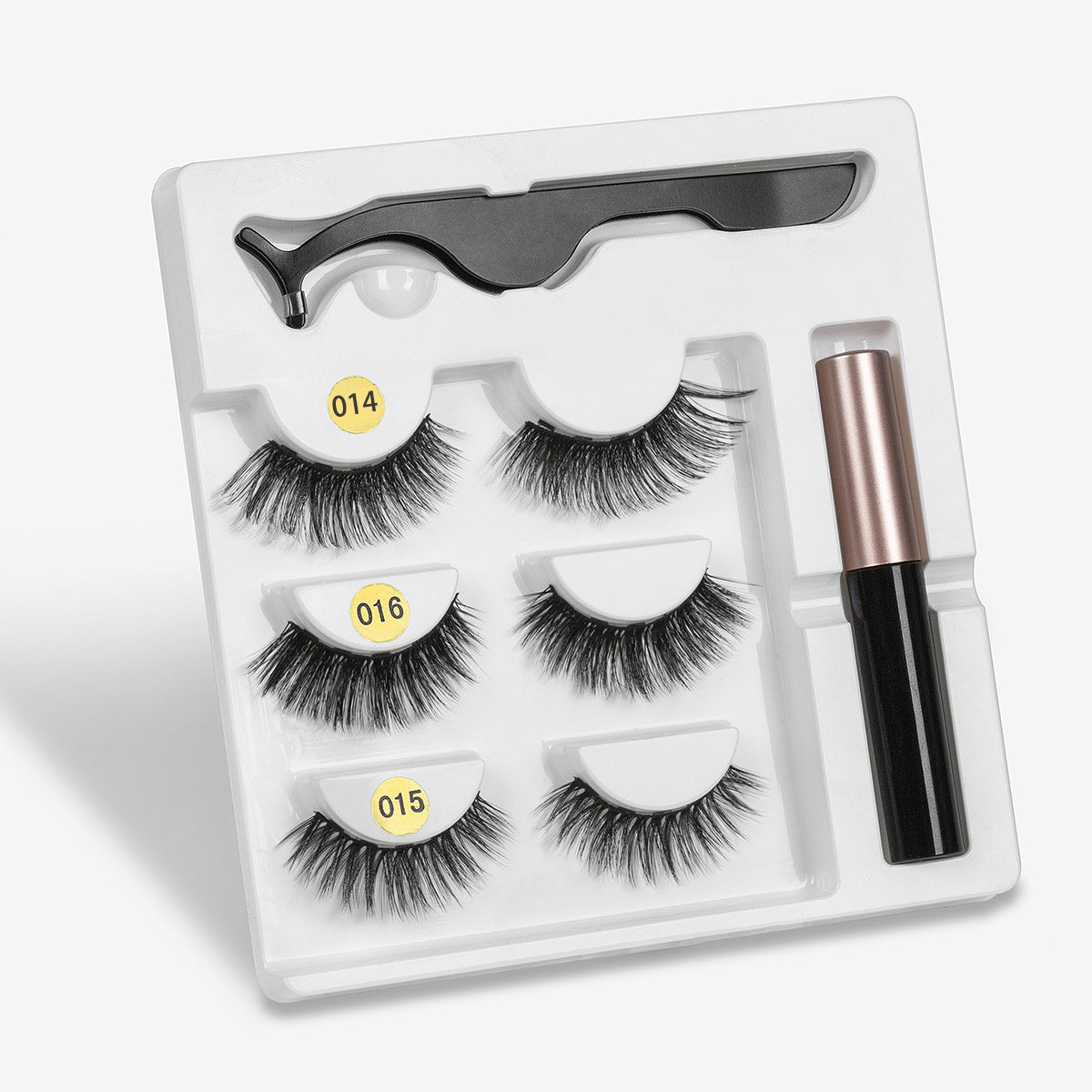 Lightweight magnetic lashes for quick eyelash extension effect