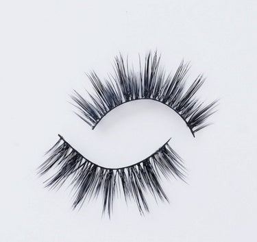 Faux Aurelia Eye Lashes for natural eyelash extension look