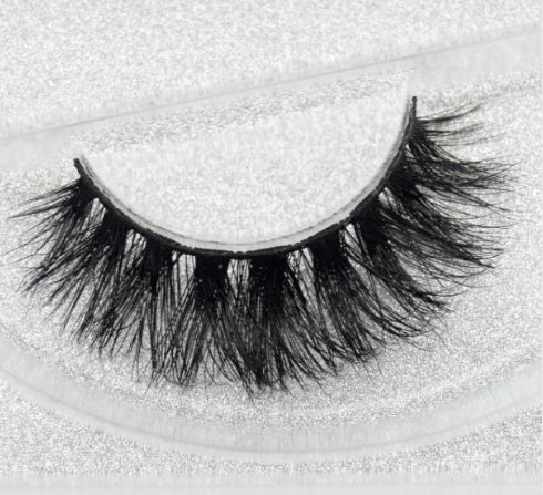 Faux lash pair for lifted and fuller eyelashes