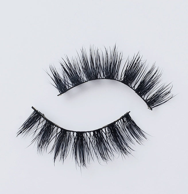 Lightweight faux eyelashes for volume and lift
