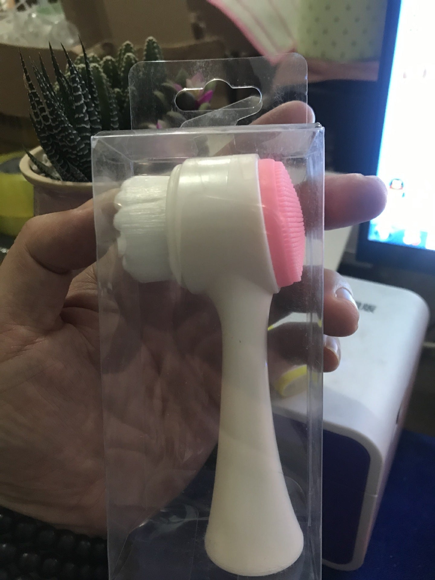 Perfect for daily use with any face cleanser and face wash.