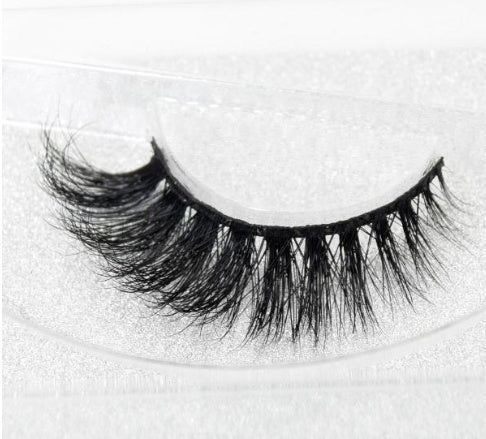 Natural finish false eyelashes with soft lash fibers