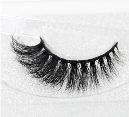 Natural finish false eyelashes with soft lash fibers
