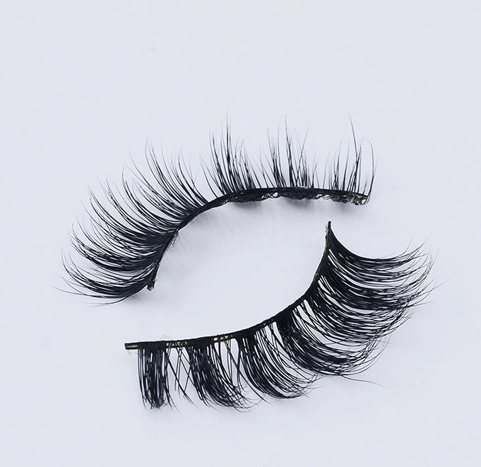 Lightweight faux eyelashes for volume and lift