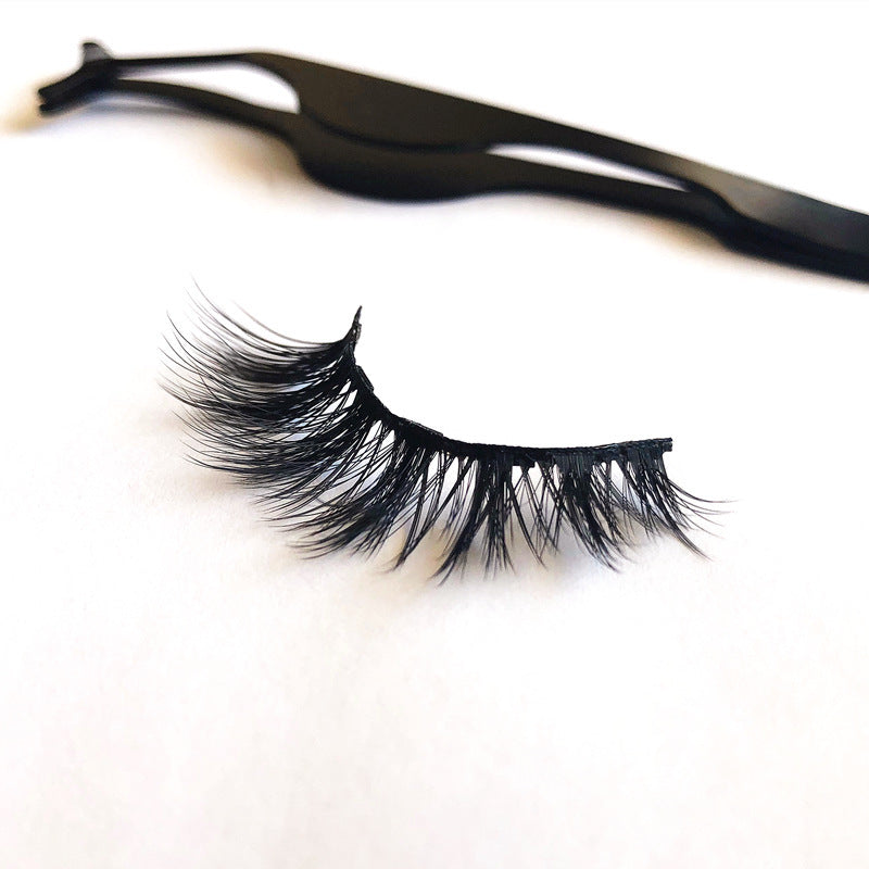 Reusable magnetic eyelashes for easy at-home lash enhancement